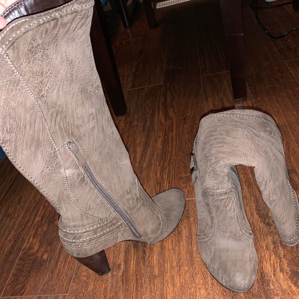 Grey heeled boot mid-calf